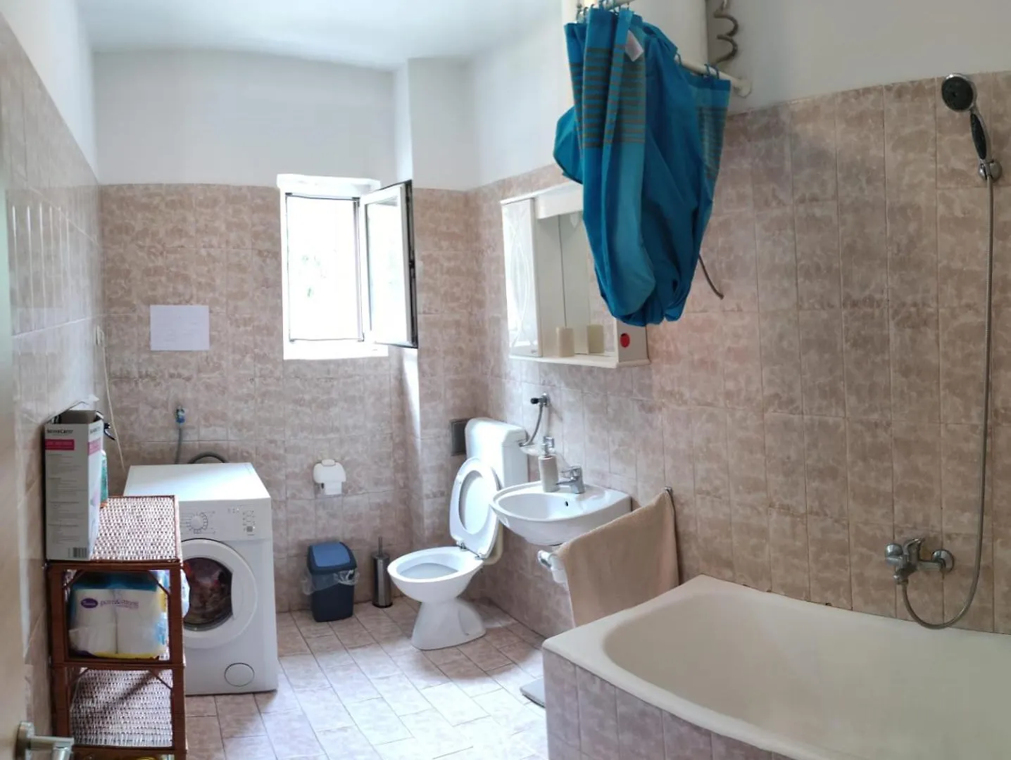 Azizam Hostel Split